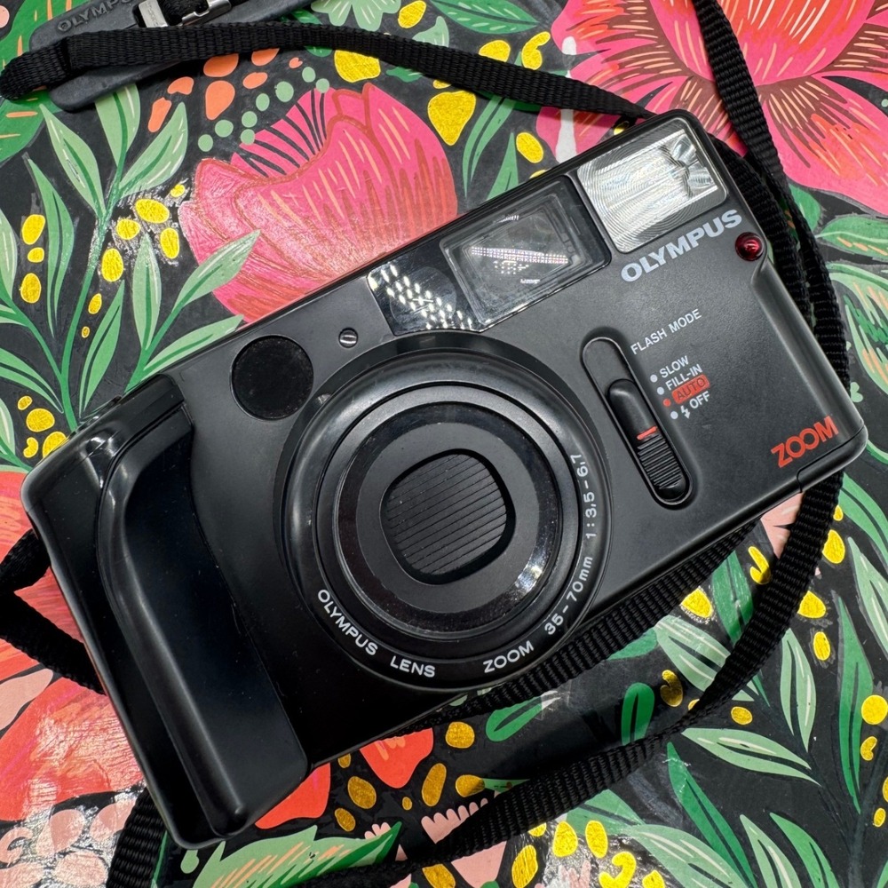 Olympus Quick Shooter Zoom 35mm Film Camera 35-70mm Lens Black Point and Shoot